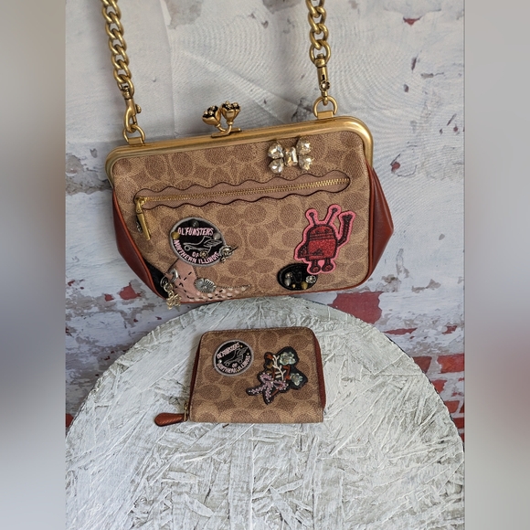 Coach × Keith Haring Kiss N Lock Handbag With matching  Tri Fold Wallet - Picture 5 of 16